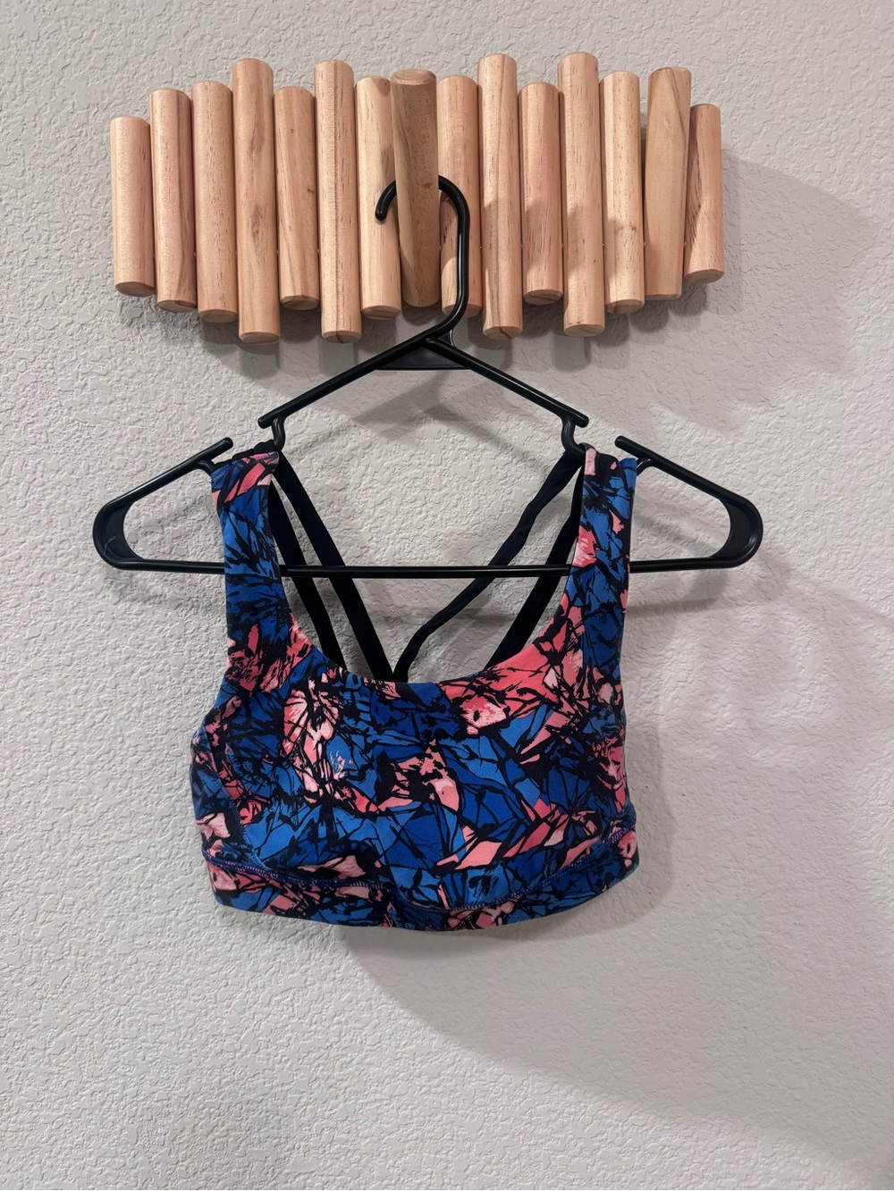 Lululemon Size 4 Blue & Pink Floral Sports Bra | Medium Support |Crisscross Back